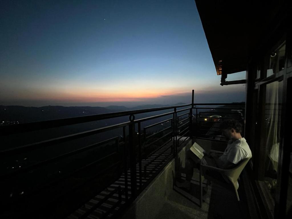 Dhanlaxmi Apartments Shimla Rum bild
